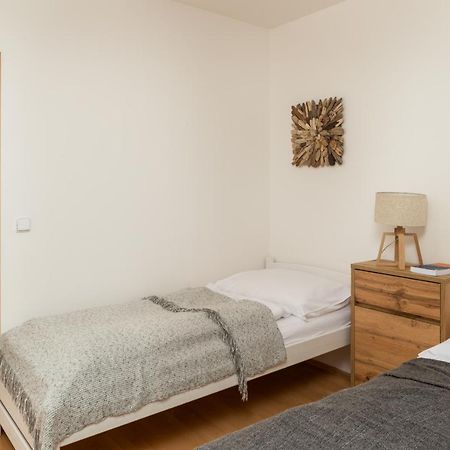 Sunny Apartment In Modrany By Prague Days Екстериор снимка