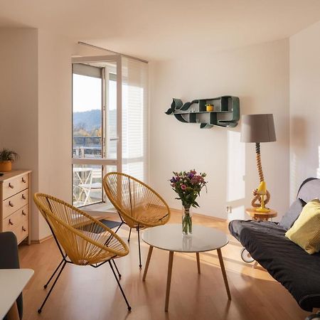 Sunny Apartment In Modrany By Prague Days Екстериор снимка