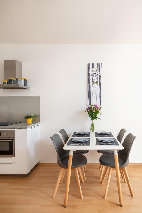 Sunny Apartment In Modrany By Prague Days Екстериор снимка