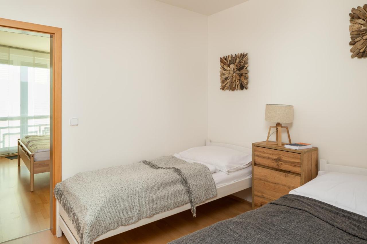 Sunny Apartment In Modrany By Prague Days Екстериор снимка
