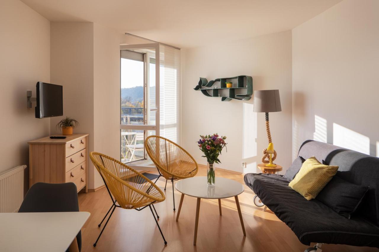 Sunny Apartment In Modrany By Prague Days Екстериор снимка