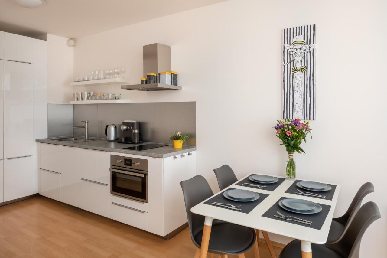 Sunny Apartment In Modrany By Prague Days Екстериор снимка