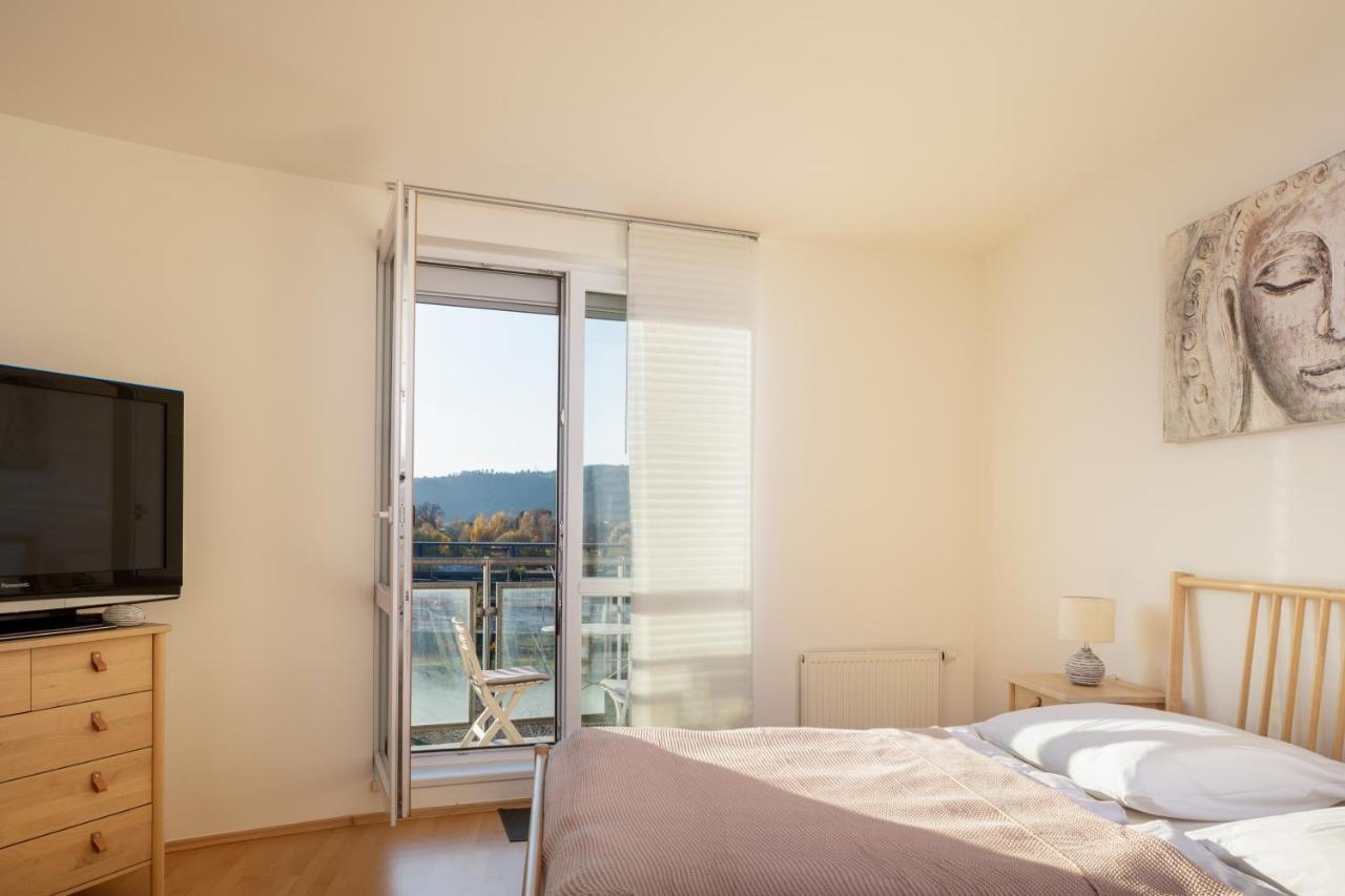 Sunny Apartment In Modrany By Prague Days Екстериор снимка