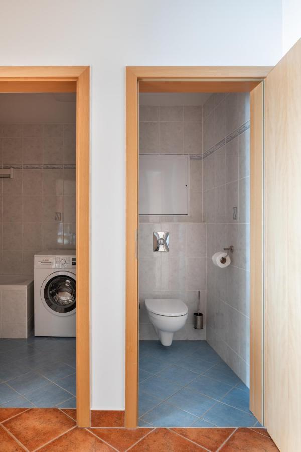 Sunny Apartment In Modrany By Prague Days Екстериор снимка