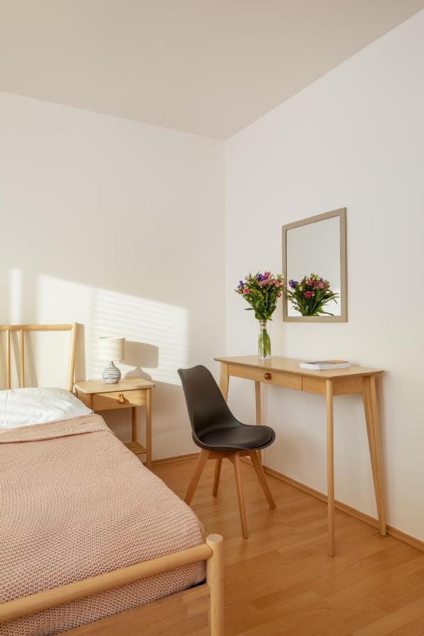 Sunny Apartment In Modrany By Prague Days Екстериор снимка