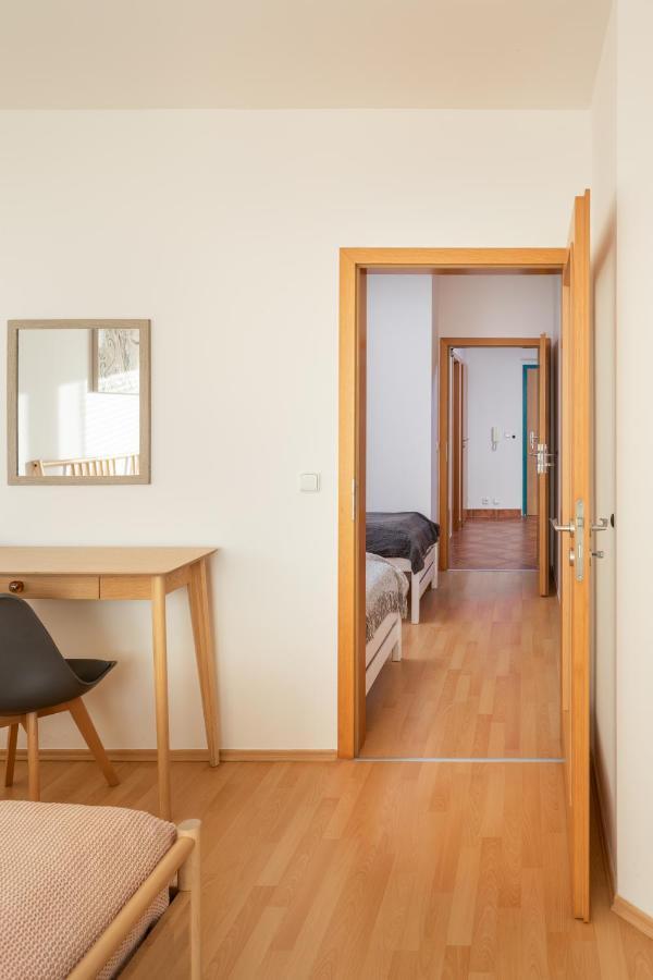 Sunny Apartment In Modrany By Prague Days Екстериор снимка